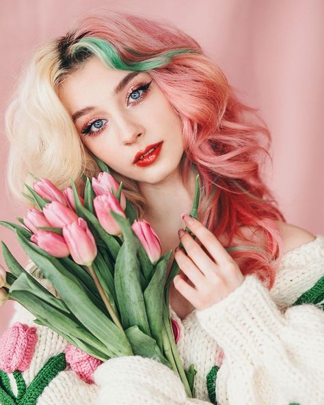 Jovana Rikalo on Instagram: “Pink Magic 🌸 To welcome spring and its pastel tones, I did a photoshoot with tulips 🌷 Have tons of surprises to share with you in the…” Spring Portraits, Pink Crown, Creative Shot, Fantasy Photography, Welcome Spring, Pastel Floral, Pink Tulips, Tulips, Art Nouveau