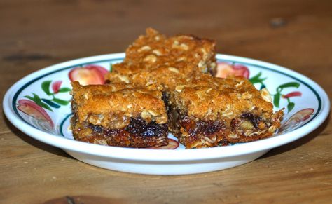 Date And Apple Squares, Apple Date Bars, Apple And Date Recipes, Apple Dates Recipes, Healthy Slices, Apple Squares, Date Slice, Apple Square, Healthy Slice