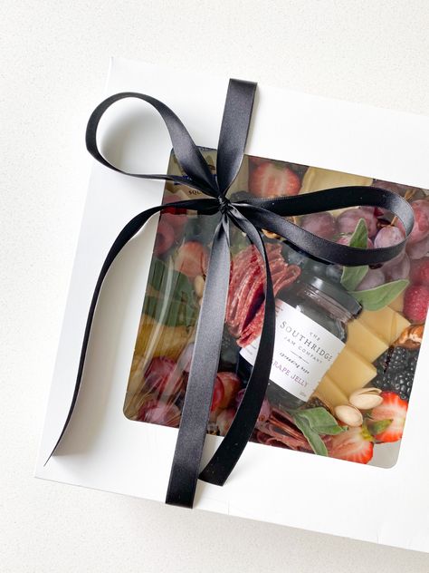 Charcuterie Board Packaging, Charcuterie Arrangement, Graze Boxes, Charcuterie Boxes, Grazing Food, Grazing Boxes, Graze Box, Charcuterie Inspiration, Fresh Cheese