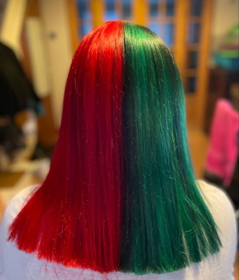 Green And Red Split Dye, Red Split Dye, Split Dye Hair, Christmas Hairstyle, Hair Christmas, Split Dye, Split Dyed Hair, Rainbow Hair Color, Neon Hair