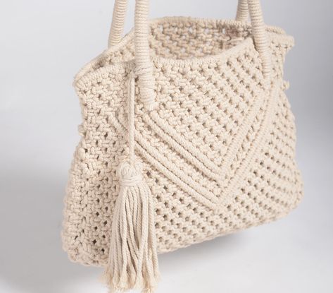 Hughes Exchange brings to you this gorgeous hand knotted macramé handbag that touts a bohemian aesthetic. Made from cotton cords, this statement piece can transform any outfit! Cinched knots of varying sizes lend it a unique flavor. Macramé is set apart by dramatic handmade knots and fringes, achieved by talented artisans without the use of any machines or tools. While the knotting technique dates back to the 13th century, in modern history, macramé is an art form believed to have been brought t Macrame Summer, Macrame Tote Bag, Macrame Handbag, Macrame Thread, Bohemian Aesthetic, Macrame Patterns Tutorials, Handbag Pattern, Macrame Bag, Crochet Purse Patterns