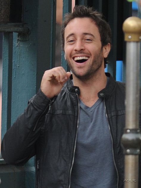 Alex chat with Jimmy Kimmel on his show in April 2010 | Alex O´Loughlin ~ An Intense Study The Back Up Plan, Hawaii 5 0, Step Up Revolution, Alex Love, Steve Mc, Scott Caan, Alex O Loughlin, Chad Michael Murray, Hawaii Five O