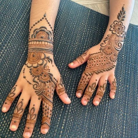 Mehndi Arebiyan, Mehndi Broach Design, Arebiyan Mehndi Designs, Full Hand Mehendi Desgine, Arebic Mahendi Designs Latest Back Hand, Baby Mehndi Design, Mehndi Wedding, Short Mehndi Design, Mehendi Artist