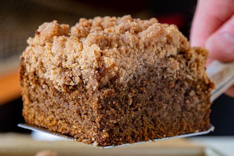 Easy Gingerbread Crumb Cake Recipe - Dinner, then Dessert Gingerbread Crumb Cake, Holiday Coffee Cake, Gingerbread Coffee Cake, Cinnamon Crumb Cake, Gingerbread Dessert, Easy Cake Recipe, Gingerbread Cake Recipe, Walnut Pie, Easy Gingerbread