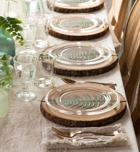 Botanicals sandwiched between a wood charger and glass plate. This could be nice with a pressed flower too! Copper Flatware, Wood Chargers, Minimal Table, Tafel Decor, Table Setting Decor, Deco Floral, Household Furniture, Dining Table Decor, Thanksgiving Table