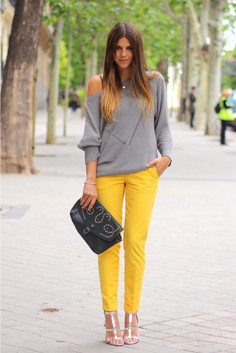 20 Stylish Ways For Women To Rock Yellow Pants Outfits Yellow Pants Outfit, Baggy Jumper, Trendy Taste, Mustard Pants, Trousers Baggy, Yellow Clothes, Yellow Jeans, Yellow Pants, Yellow Outfit