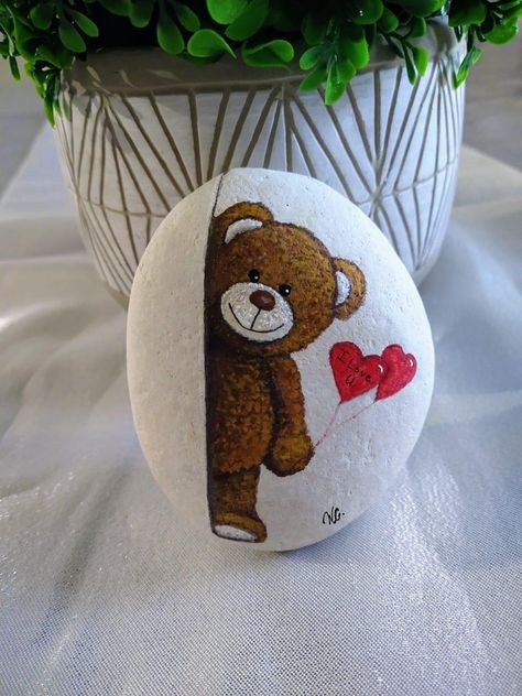 Bear Rock Painting Ideas, Teddy Bear Rock Painting, Valentine Rocks, Paver Ideas, Pebbles Art, Rock Animals, Teddy Bears Picnic, Painted Rock Animals, Painted Pebbles