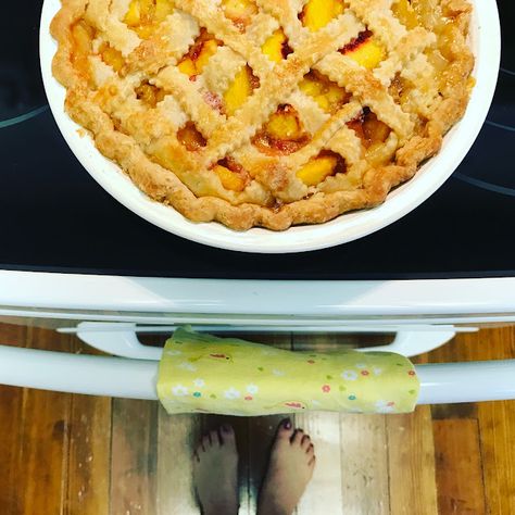 Recipe With Frozen Peaches, Peach Pie With Frozen Peaches, Best Peach Pie Recipe, Filled Desserts, Peach Pie Recipe, Mennonite Girls Can Cook, Peach Pie Recipes, Frozen Peaches, Pie Pops