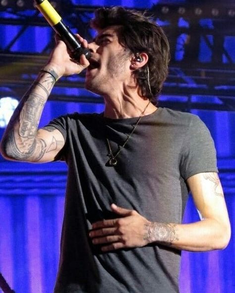 Zayn Malik High Notes, Zayn Malik Singing, Zayn Singing, Idol Singing, Neck Veins, Zayn 2024, Zayn Malik Video, Zayn Malik Style, Night Changes