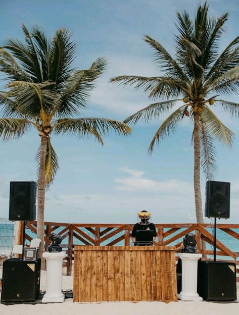 Dj Stage Design Outdoor, Beach Dj Party, Beach Dj Booth, Outdoor Dj Booth, Beach Weding, Boho Restaurant, Desert Party, Dj Stand, Dj Room