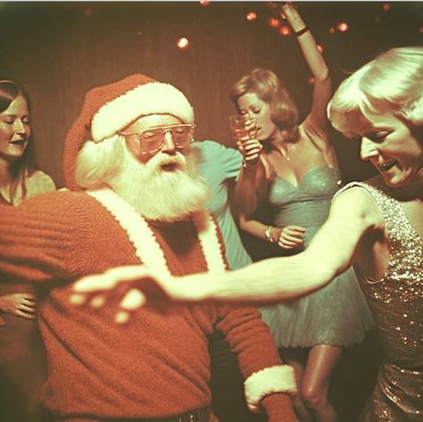 1970s Christmas Aesthetic, Christmas Aesthetic Funny, Christmas Cocktail Party Aesthetic, Disco Christmas Aesthetic, Trashy Christmas Party, Christmas Party Vibes, Retro Holiday Party, Vintage Holiday Aesthetic, 70s Christmas Outfit