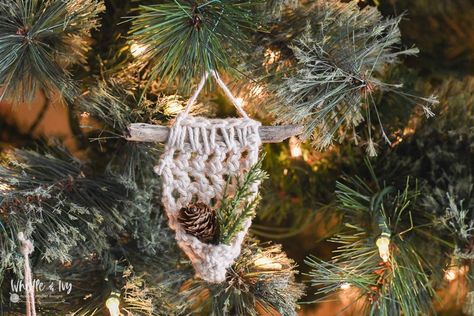 Boho Crochet Ornaments - A Quick and Easy Crochet Pattern! Bohemian Crochet Patterns, Crochet Ornament Patterns, Bohemian Crochet, Crochet Patterns Free, Diy Boho, Crochet Ornaments, Quick Crochet, Pattern Library, Modern Crochet