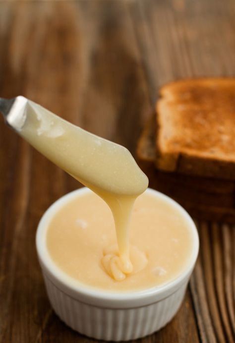 the best honey butter you'll ever eat ohsweetbasil.com Honey Butter Dipping Sauce, Honey Butter Drizzle Recipe, Honey Butter With Heavy Cream, Honey Butter Sauce Recipe, Sweet Butter Sauce, Honey Butter Syrup, Honey Butter Cream, Apple Crockpot Recipes, Honey Butter Sauce