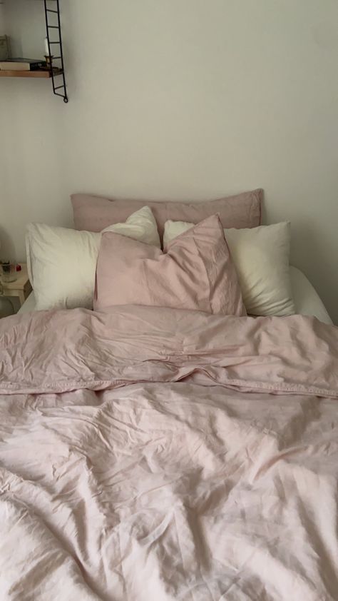 Silk Bed Sheets Aesthetic Pink, Pink Bed Aesthetics, Clean Pink Aesthetic, Bed Sheets Pink, Pink Bed Sheets, Room Decor Bedroom Aesthetic, Bedroom Aesthetic Ideas, Decor Bedroom Aesthetic, Stylish Bedroom Decor