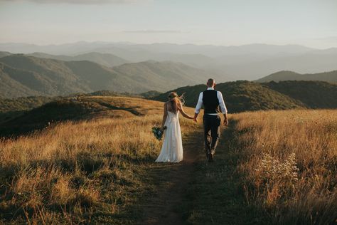 Max Patch, The Appalachian Trail, In The Summertime, Scenic Photos, Mountain Elopement, North Carolina Wedding, Appalachian Trail, Elopement Locations, Large Weddings