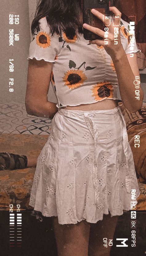 Short Skirt And Top, Romantic Humor, Fake Photo Short Hair, Skirt Crop Top, Fake Acc, Korean Outfit Street Styles, Skirt Crop, Stylish Photo Pose, Best Poses For Pictures