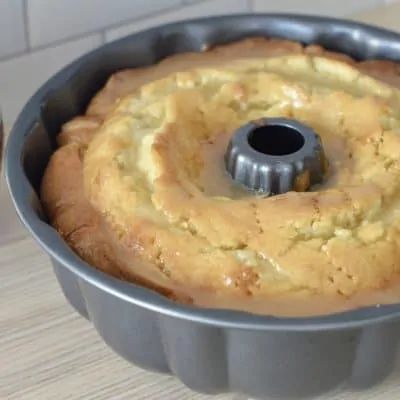 Amaretto Pound Cake Recipe, Banana Pudding Pound Cake, Amaretto Cake Recipe, Amaretto Pound Cake, Amaretto Cake, Alcohol Cake, Almond Pound Cakes, Butter Glaze, Alcoholic Desserts