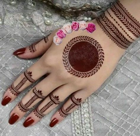 Diwali Mehendi, Round Mehndi Design, Mehndi Designs Simple, Mehndi Outfit, Mehndi Designs Fingers, Designs Mehndi, Latest Henna Designs, Circle Mehndi, Very Simple Mehndi Designs