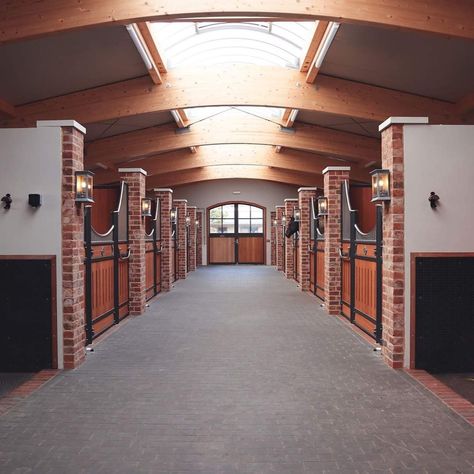 Luxury Horse Stables, Horse Stables Design, Luxury Horse Barns, Dream Barn Stables, Horse Barn Ideas Stables, Horse Barn Designs, Dream Stables, Dream Horse Barns, Horse Barn Plans