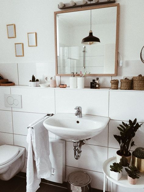 Stylish bathroom | home decor Ledge Decorating Ideas, Vintage Bathroom Lighting, Wall Ledge, Vintage Laundry Room, Aesthetic Bathroom, Vintage Laundry, Cabinets Diy, Tile Wallpaper, Unique Bathroom