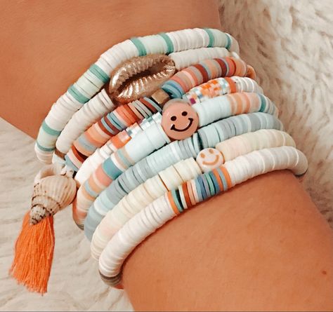 Clay Bead Bracelet Ideas, Bead Bracelet Ideas, Aesthetic Bracelet, Make Clay Beads, Clay Bead Necklace, Beaded Braclets, Preppy Bracelets, Homemade Bracelets, Clay Bead Bracelet