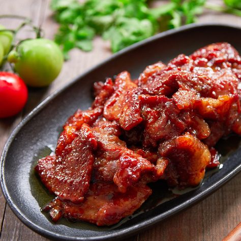 Garlicky, sweet and savory, one bite of this Filipino Tocino (bacon) and you'll be hooked. Tocino Recipe Filipino, Filipino Tocino, Tocino Recipe, Pork Tocino, Filipino Breakfast, Potassium Nitrate, Filipino Heritage, Heritage Recipes, Sweet Foods