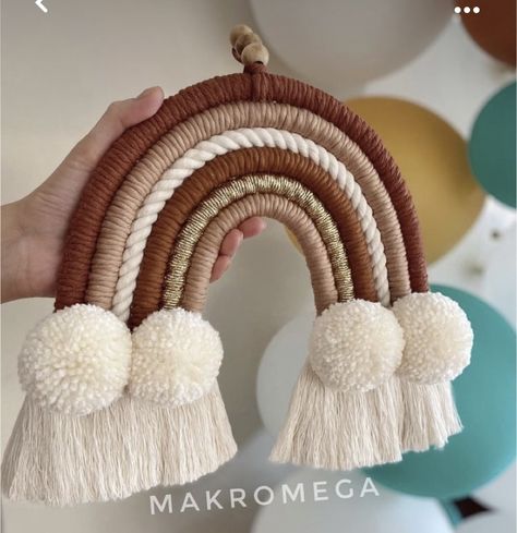 Macrame Rainbow Diy, Macrame Baby, Makramee Diy, Boho Crafts Diy, Rainbow Macrame, Macrame Knots Pattern, Macrame Rainbow, Diy Bebe, Macrame Wall Hanging Patterns