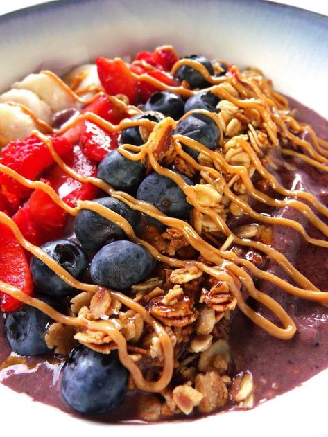 Acai Peanut Butter Bowl Acai Bowl Recipes Healthy, Peanut Butter Bowl, Bowl Recipes Easy, Acai Bowls Recipe, Acai Smoothie Bowl, Acai Bowls, Peanut Butter Sauce, Acai Smoothie, Healthy Bowls