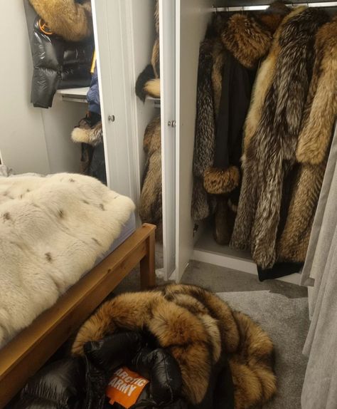 Fabulous Furs, Fur Coat Vintage, Super Rich Kids, Expensive Taste, Mob Wives, Fur Blanket, Fur Coats Women, Vintage Fur, Rich Kids