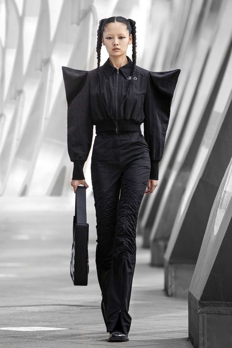 China Fashion Week, Fashion Show Themes, Interview Style, Grace Jones, Milano Fashion Week, High Fashion Street Style, Milan Fashion Week, Couture Fashion, The Fashion