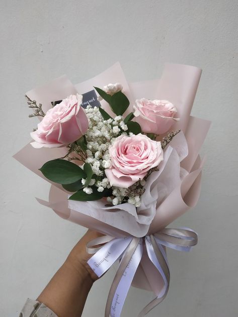 Pink Rose Flower Bouquet, mixed filler babys breath, korean style so luxury for gift someone Click the link for more #flowerbouquet #luxurygift #koreanbouquet #leblissbouquet #freshflower #bouquetfresh Enternal Flowers Bouquet Small, 3 Rose Bouquet Simple, Small Mixed Flower Bouquet, Baby Rose Bouquet, Mini Pink Bouquet, Baby Pink Flower Bouquet, Cute Small Flower Bouquet, Gift Flowers Bouquet, Pink Roses Bouquet Gift