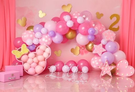 1st Birthday Photoshoot Minnie Mouse, Minnie Mouse Birthday Photoshoot Ideas, Smash Cake Set Up, Minnie Smash Cake, Minnie Mouse Smash Cake 1st Birthdays, Smash Cake Decoration, Minnie Mouse Cake Smash, Minnie Mouse Smash Cake, Half Birthday Cakes