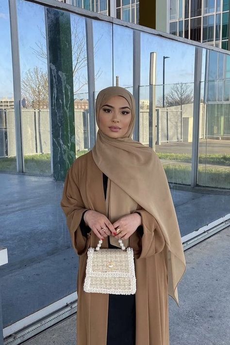 Fashion Hijab Style, Modest Street Fashion, Street Hijab Fashion, Pashmina Hijab Tutorial, Modern Hijab Fashion, Mode Turban, Modest Fashion Hijab, Muslim Outfits Casual, Muslim Fashion Hijab Outfits