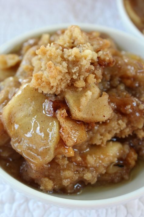 Apple Pear Walnut Crisp Pear Dessert Recipes, Autumn Apples, Pear Crisp, Pear Dessert, Pear Recipes, Apple Crisp Recipes, Crisp Recipe, Apple Pear, Streusel Topping