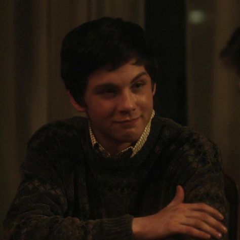 Charlie Kelmeckis, Logan Lerman