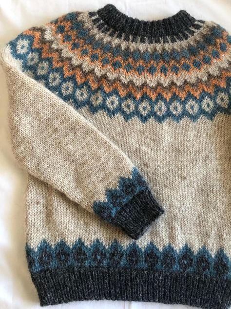 Lopapeysa Men, Embroidered Knitting, Icelandic Wool Sweaters, Etsy Clothing, Creative Items, Icelandic Sweaters, Small Business Gifts, Handmade Sweater, Etsy Stuff