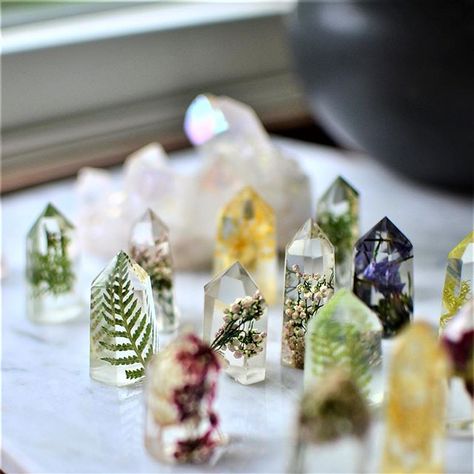 Anastasia| Eight Acorns© (@eightacorns) • Instagram photos and videos Clear Casting Resin, Natural Objects, Crystal Towers, Preserved Roses, Crystal Set, Holiday Time, Clear Resin, How To Preserve Flowers, Floral Botanical