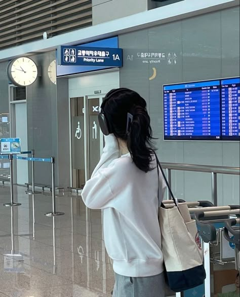 ✈️ Airport Pictures, Airport Aesthetic, Travel Picture Ideas, Airport Outfits, Airport Fits, Airport Photos, Travel Pictures Poses, 사진 촬영 포즈, I Am Ready