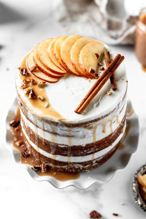 Maple Spice Cake with Maple Frosting - Baran Bakery Cake With Maple Frosting, Winter Torte, Apple Cinnamon Cake, Maple Frosting, Beaux Desserts, Thanksgiving Cakes, Torte Cupcake, Fall Cakes, Spice Cake