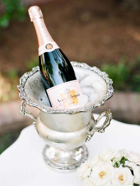 English Garden Wedding Inspiration, Autumn Reception, Garden Baby Shower Theme, Fall Wedding Diy, Urban Wedding Venue, English Garden Wedding, White Weddings, Champagne Bucket, Garden Wedding Inspiration