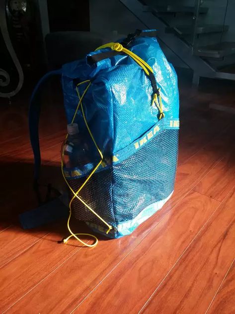 Rescue - Imgur Ikea Backpack, Ikea Camping, Ikea Bags, Ikea Bag, Diy Backpack Pattern, Reuse Crafts, Ultralight Camping, Sac Diy, Computer Programmer