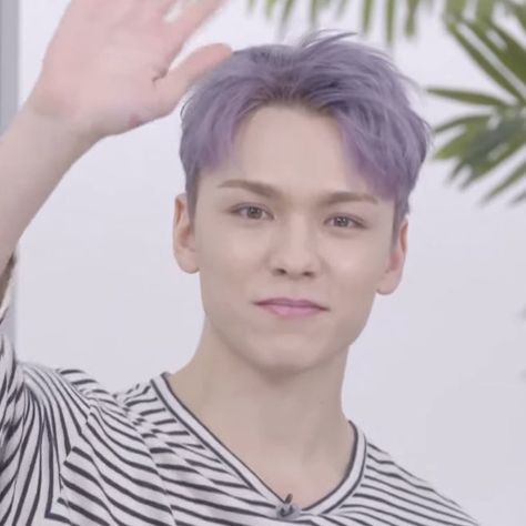 Choi Hansol / Vernon Chwe purple hair aesthetic icon Fml Seventeen, Purple Hair Aesthetic, Seventeen Super, Hansol Vernon Chwe, Seventeen Comeback, Hansol Vernon, Choi Hansol, Vernon Chwe, Hair Aesthetic