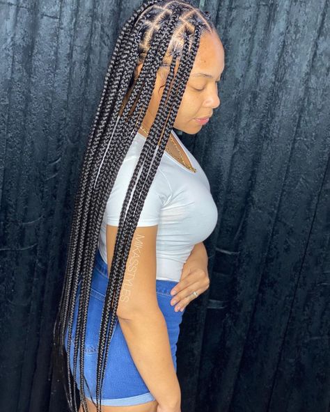 Tumika Roberts on Instagram: “Trendy Knotless braids on another cutie 😍 • I recommend putting post notifications on • Knotless are popping 🤗 • I strongly recommend this…” Cute Knotless Braid Hairstyles, Knotless Braid Hairstyles, Hairstyles Knotless Braids, Hairstyles Knotless, Hairstyles Baddie, Braided Hairstyles For Black Women Cornrows, Braid Inspiration, Big Box Braids Hairstyles, African Hair Braiding Styles