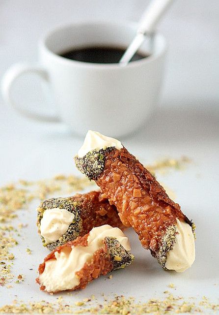 ♀ Food Photography Styling still life - Nougatine Cannoli With Vanilla Mousse Florentine Cannoli, Vanilla Bean Mousse, Focaccia Dolce, Vanilla Mousse, Lace Cookies, Blog Pictures, Eat Dessert First, Cannoli, Creme Brulee