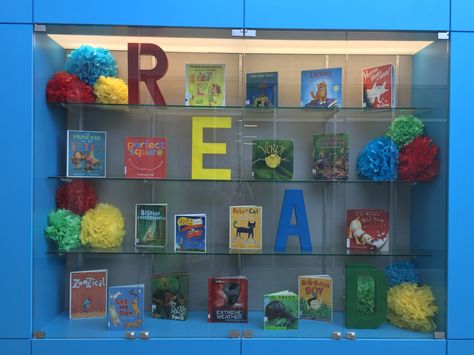 Library Glass Display Case, Back To School Display Case, Elementary School Display Case Ideas, School Showcase Display Ideas, Display Case Ideas For School, School Display Case Ideas, Open House Display, Back To School Displays, Art Cabinet