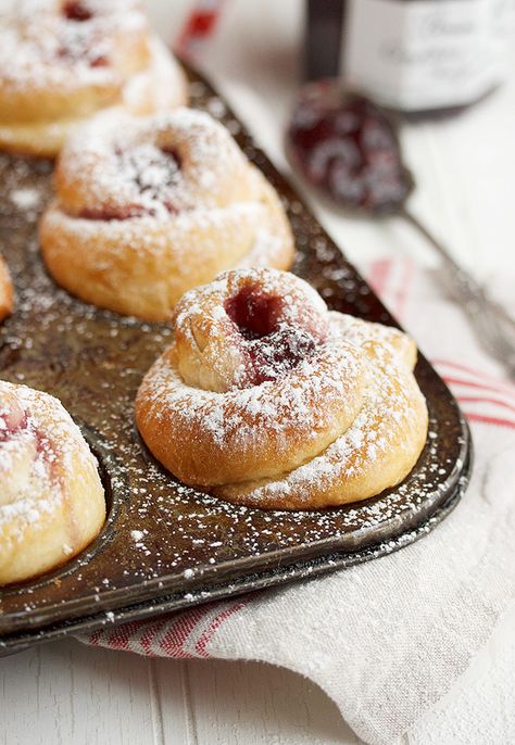 Yeast Pastries, Peach Bread, Rose Bun, Sweet Roll Recipe, Brunch Bread, Recipes Bread, Baking Bread Recipes, Best Bread Recipe, Sticky Buns