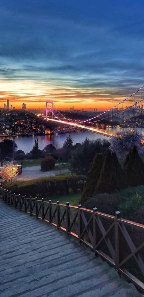 Istanbul City Wallpaper, Istanbul Wallpaper Hd, Istanbul Turkey Wallpaper Iphone, Night Travel Aesthetic, Prettiest Places In The World, Istanbul Turkey Aesthetic, World Beautiful Places, Istanbul Wallpaper, Couple Honeymoon