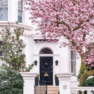 Small Restaurant Design, London Townhouse, London House, Modern Restaurant, House Goals, Front Garden, Home Fashion, Decoration Design, House Inspiration