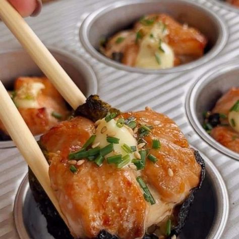 Sushi In A Cup, Baked Salmon Sushi Recipes, Baked Salmon Cups, Salmon Cup Recipes, Baked Salmon Appetizer, Baked Salmon Bites Recipes, Sushi Bake Cups Recipe, Baked Salmon Roll Sushi, Sushi Bites Appetizers