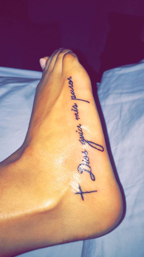 Dainty small tattoo.   "Dios guia mis pasos"   "God guides my steps"  #tattoo #daintytattoo God Tattoos For Women, Steps Tattoo, Small Tattoos For Women, M Tattoos, Foot Tattoos For Women, Inspiration Tattoos, Pretty Tattoos For Women, Badass Tattoos, Tattoo Designs And Meanings